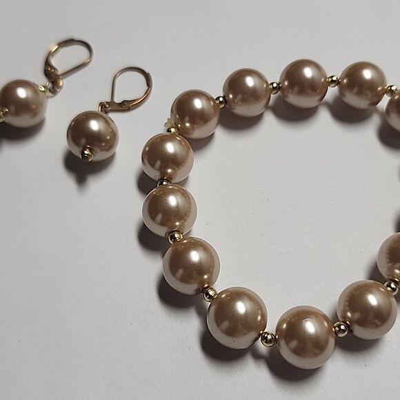 Stretch Faux Pearl Bracelet and Earring Set - Picture 2 of 3